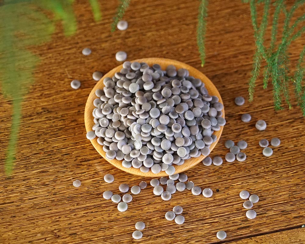 Drip irrigation pipe particles